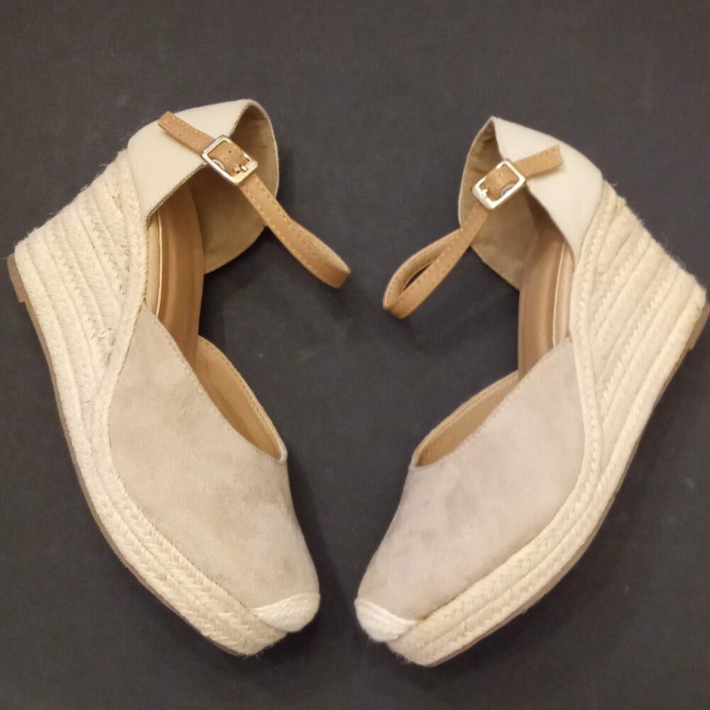 Mary Jane Espadrilles Wedges Heels Sandals EST size 8 Womens Beige Casual Shoes